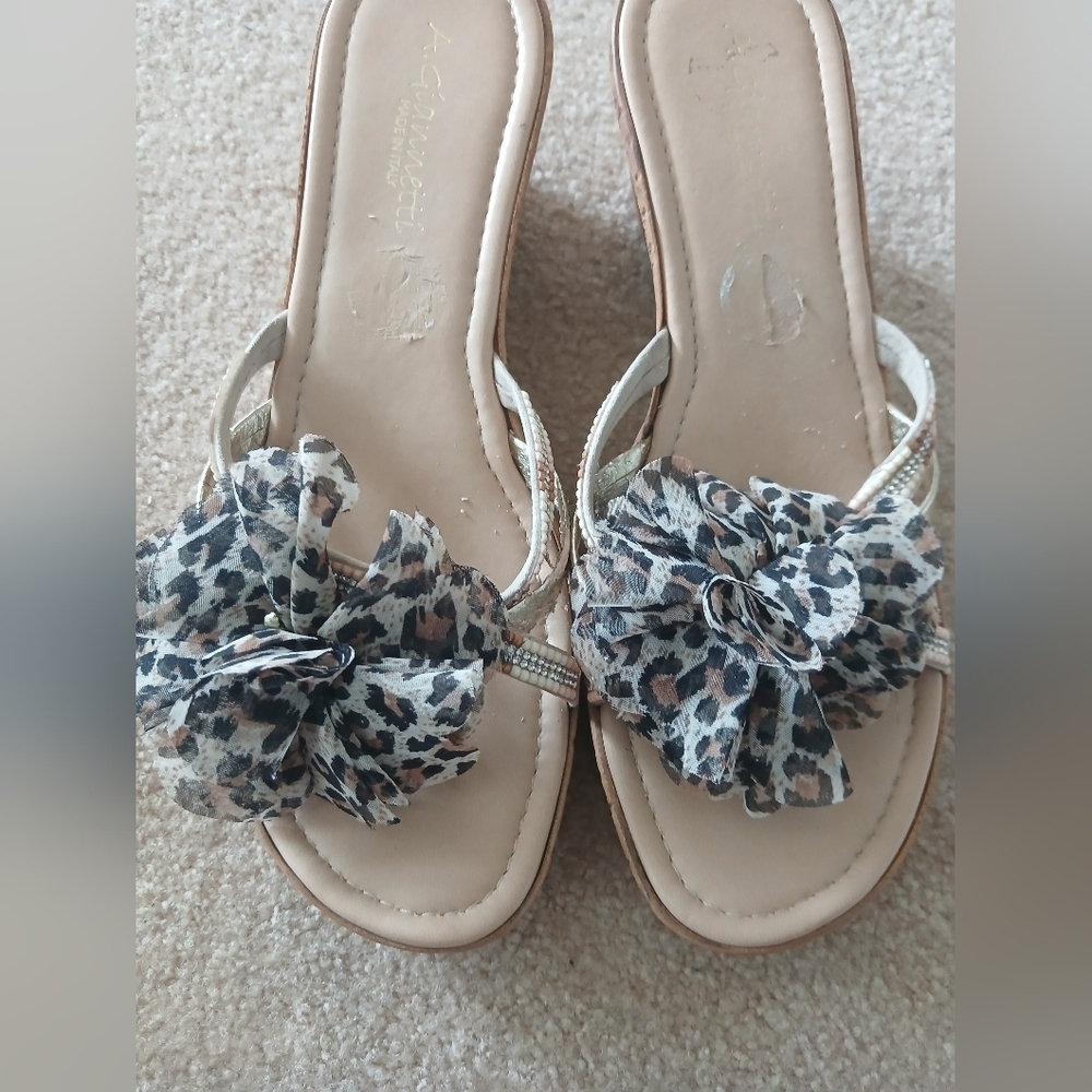 A. GIANNETTI ITALY LEATHER Leopard Bow BETWEEN THE TOE SANDALS/SLIDES.  …